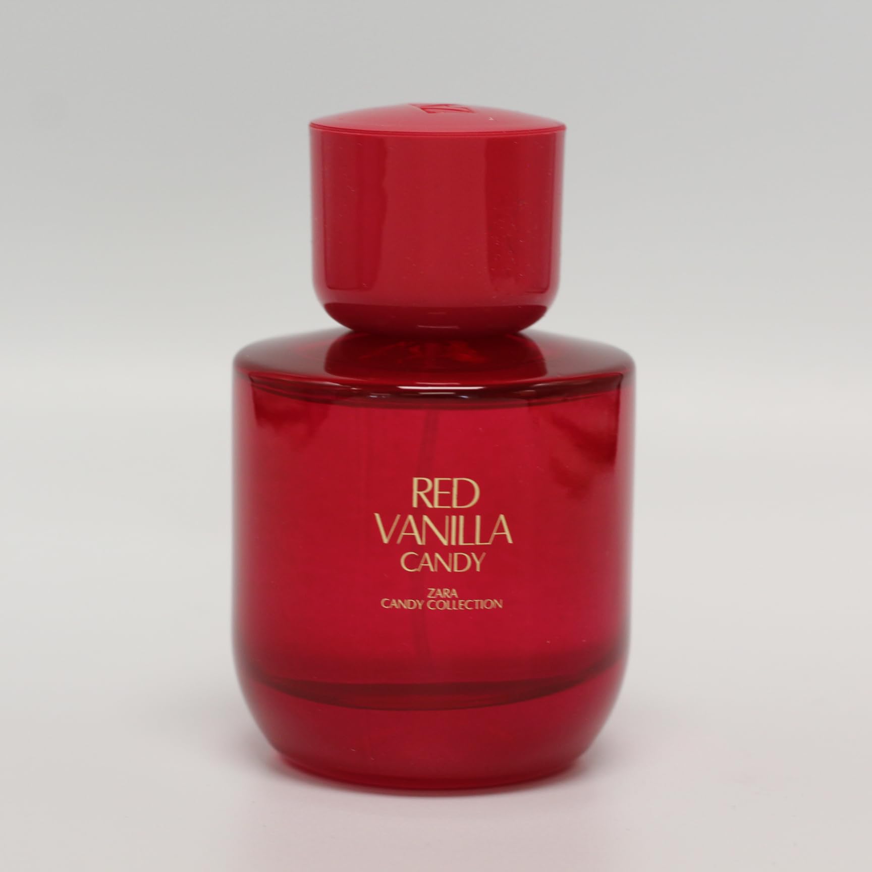 ZARA Red Vanilla Candy perfume glass close-up, ideal for day-to-night versatility.