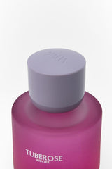 Texture close-up of Zara Tuberose Winter EDT hinting at warm sandalwood and vanilla for cozy evenings.