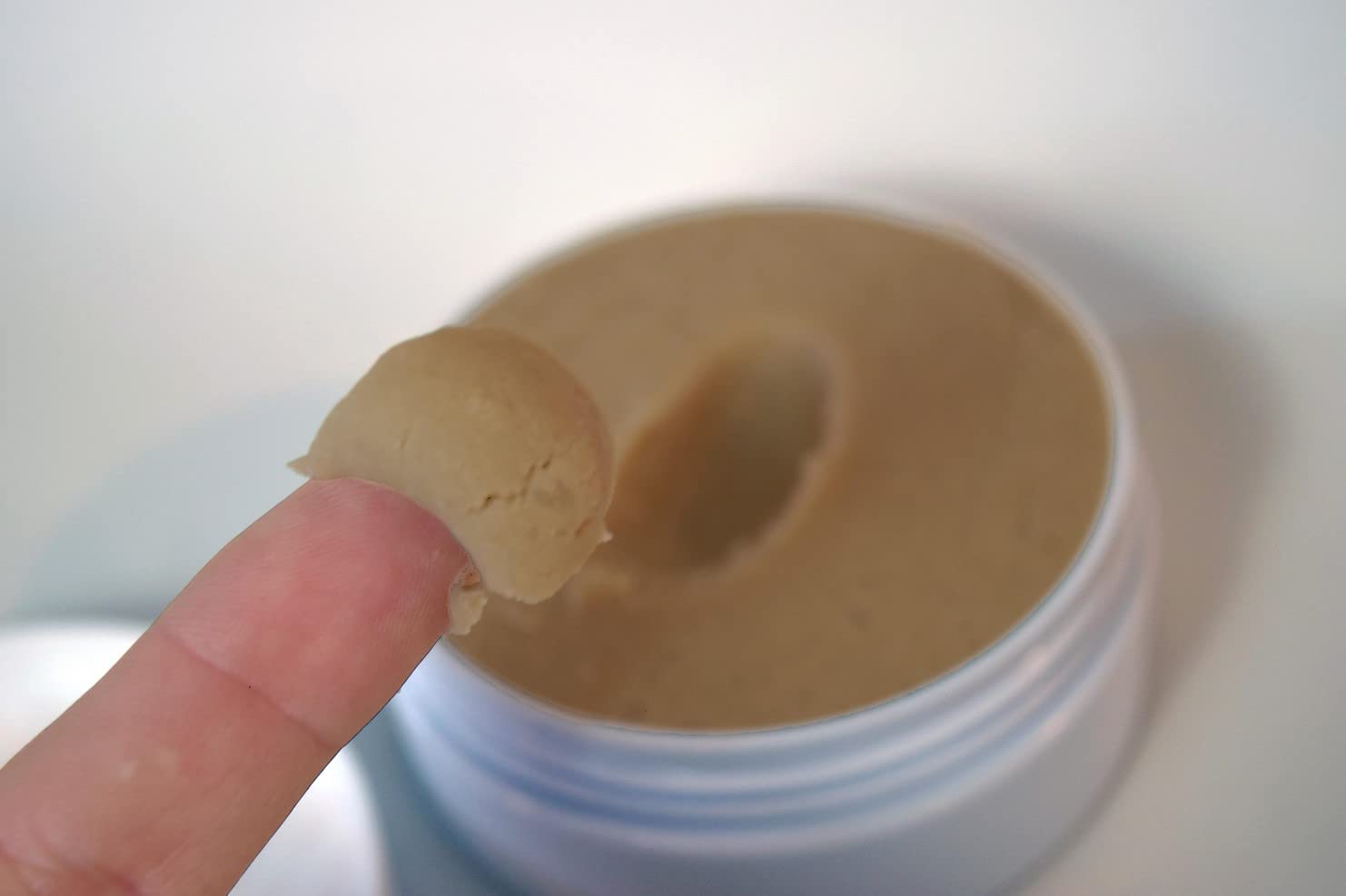 Zero Shine SPF small jar textured swatches highlights smooth texture for daily use