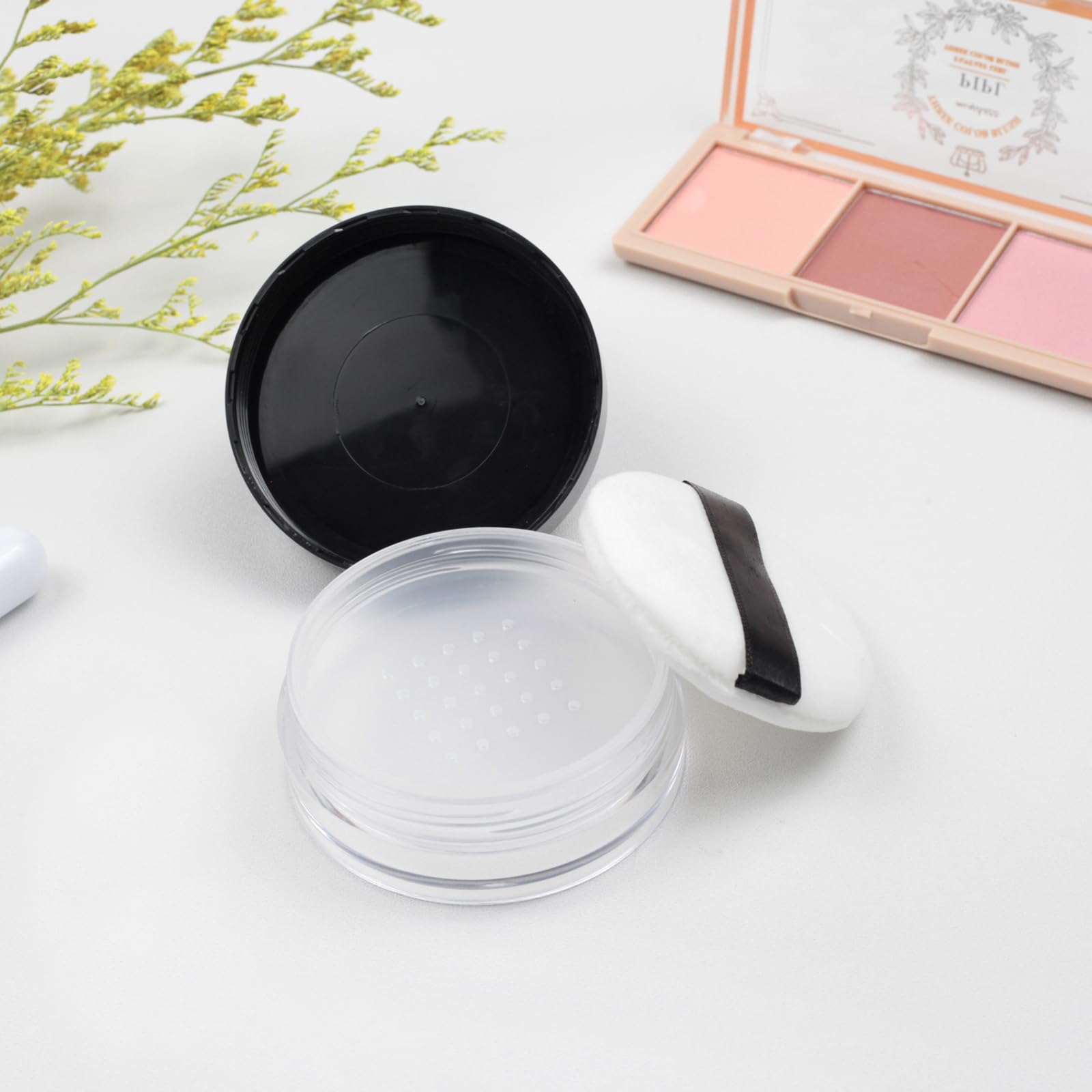 Zoolinn compact gift-ready design for on-the-go makeup